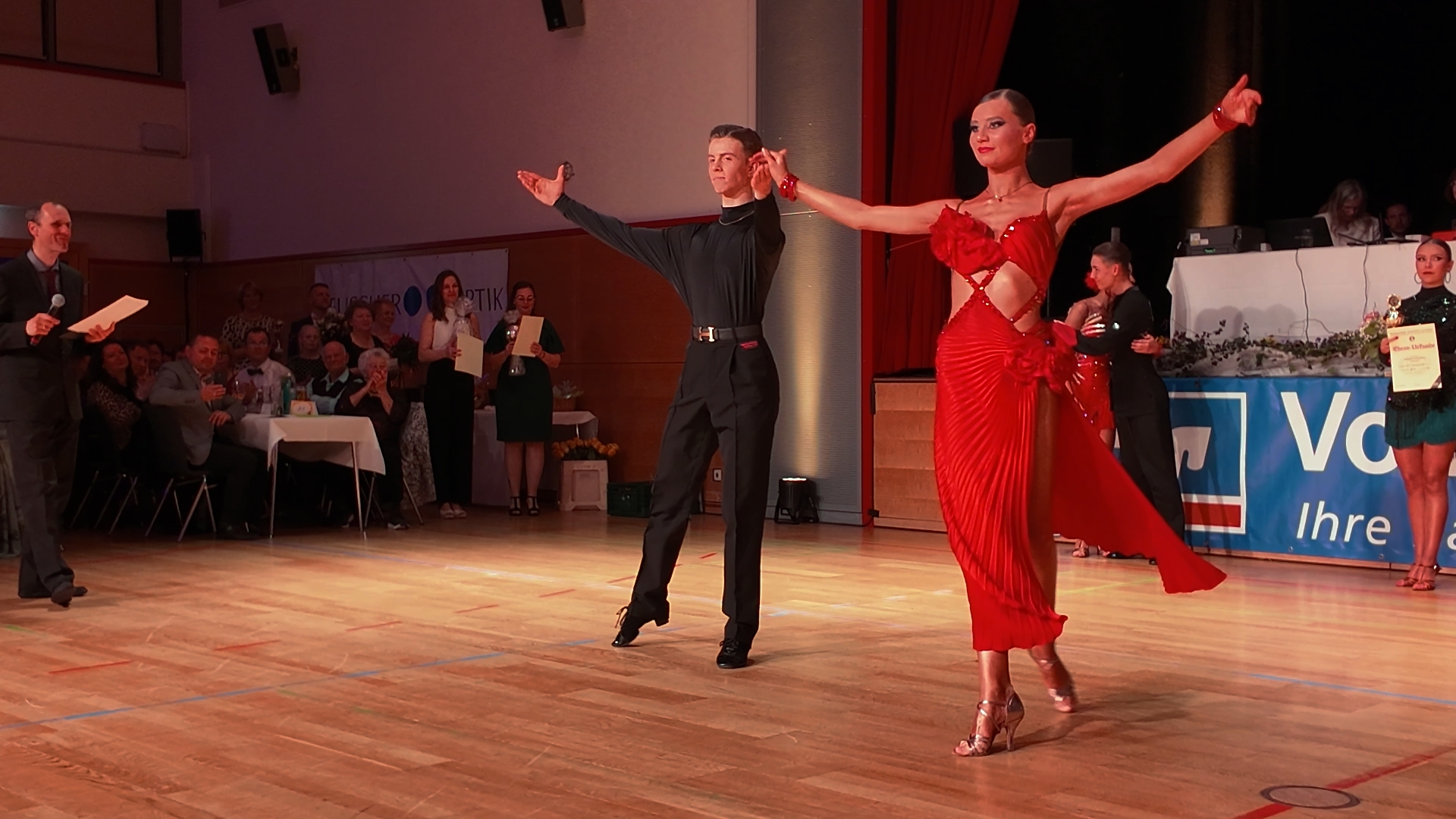 Pirnas Ballnacht lockt die Paare