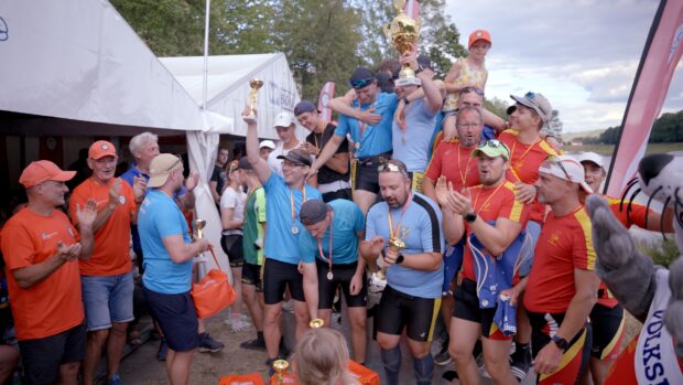 Rudersprint-Regatta bringt Prossener Hafen zum Beben